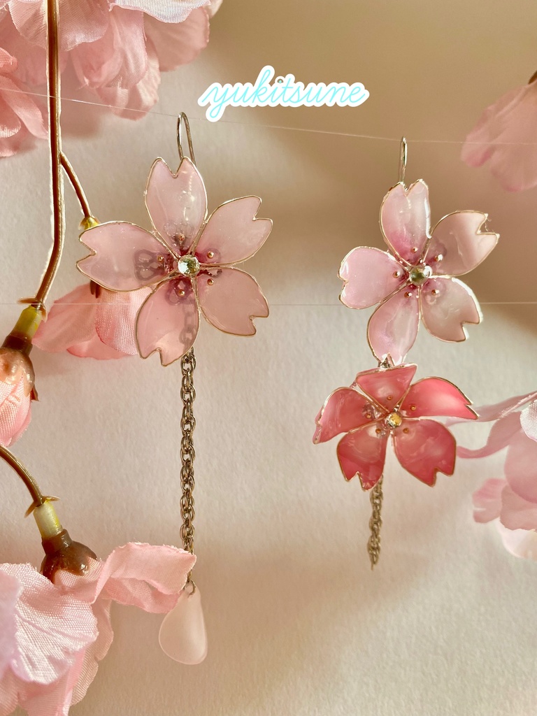 【No.44】ハンドメイド 桜 ピアス アシンメトリー レジン アメリカンフラワー 雪狐レジン