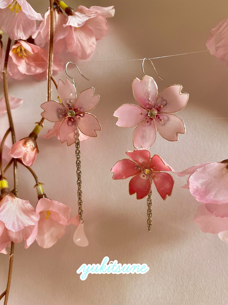 【No.44】ハンドメイド 桜 ピアス アシンメトリー レジン アメリカンフラワー 雪狐レジン