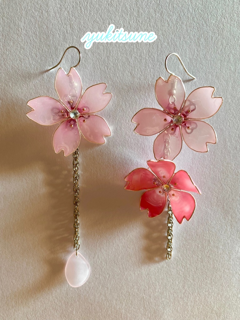 【No.44】ハンドメイド 桜 ピアス アシンメトリー レジン アメリカンフラワー 雪狐レジン