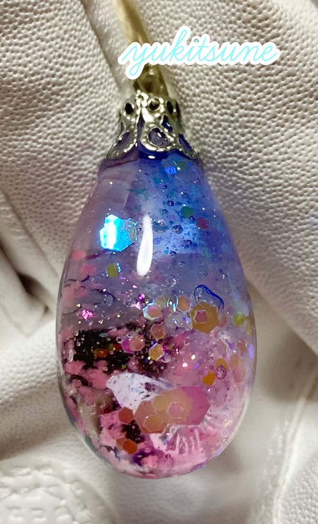 【No.128】ハンドメイド 猫と桜 ネックレス ペンダント 猫 アクセサリー レジン 雪狐レジン