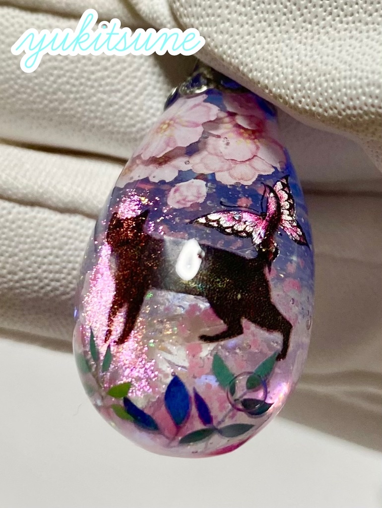 【No.128】ハンドメイド 猫と桜 ネックレス ペンダント 猫 アクセサリー レジン 雪狐レジン