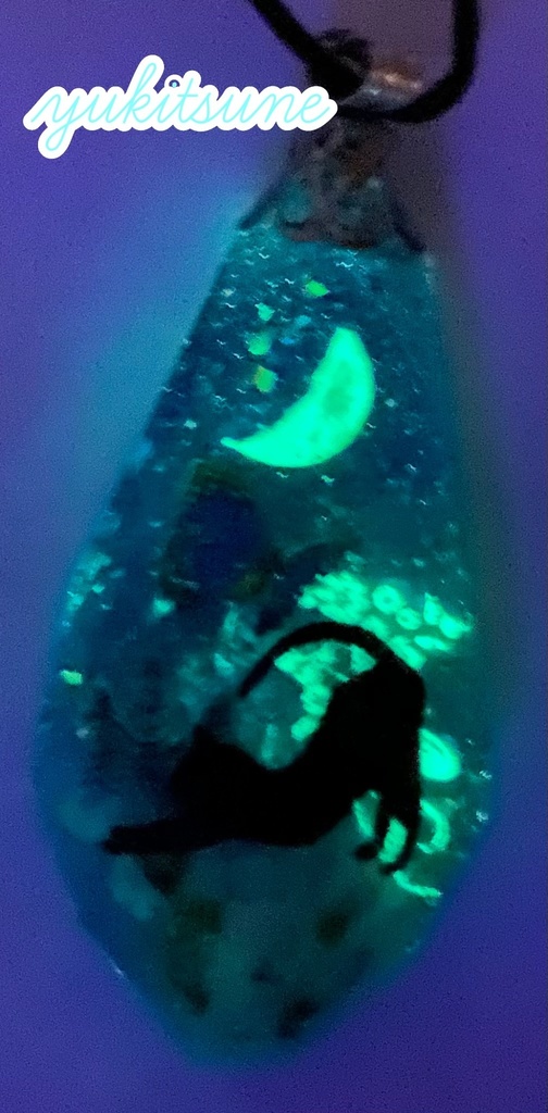 【No.130】ハンドメイド 月下の薔薇園 レジン バラ ネックレス ペンダント アクセサリー 猫 雪狐レジン