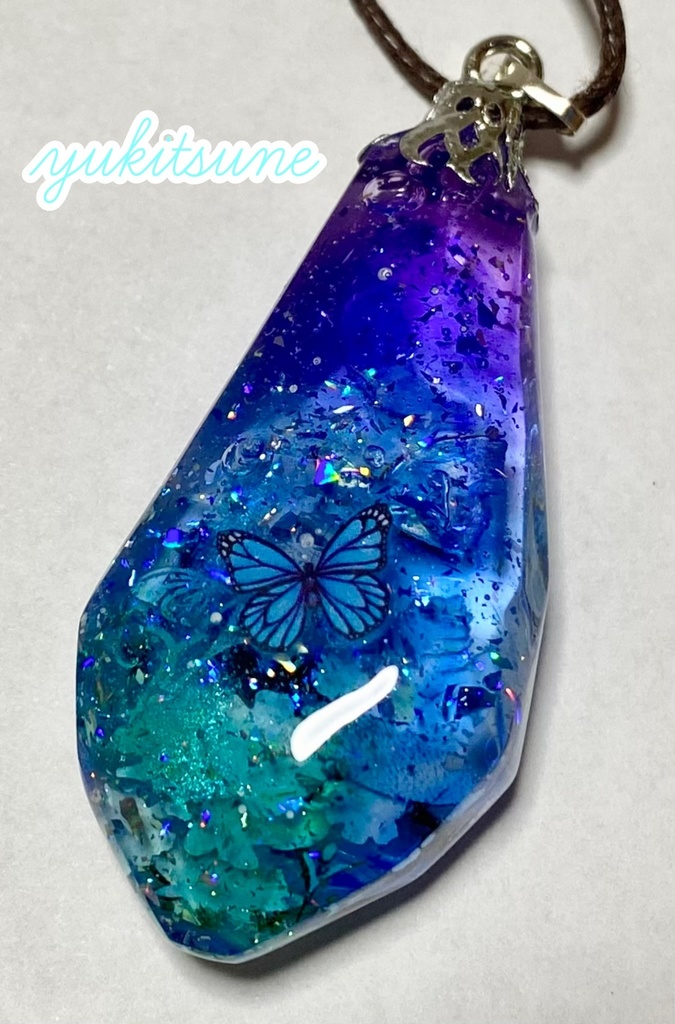 【No.130】ハンドメイド 月下の薔薇園 レジン バラ ネックレス ペンダント アクセサリー 猫 雪狐レジン