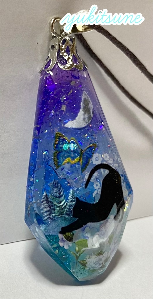【No.130】ハンドメイド 月下の薔薇園 レジン バラ ネックレス ペンダント アクセサリー 猫 雪狐レジン