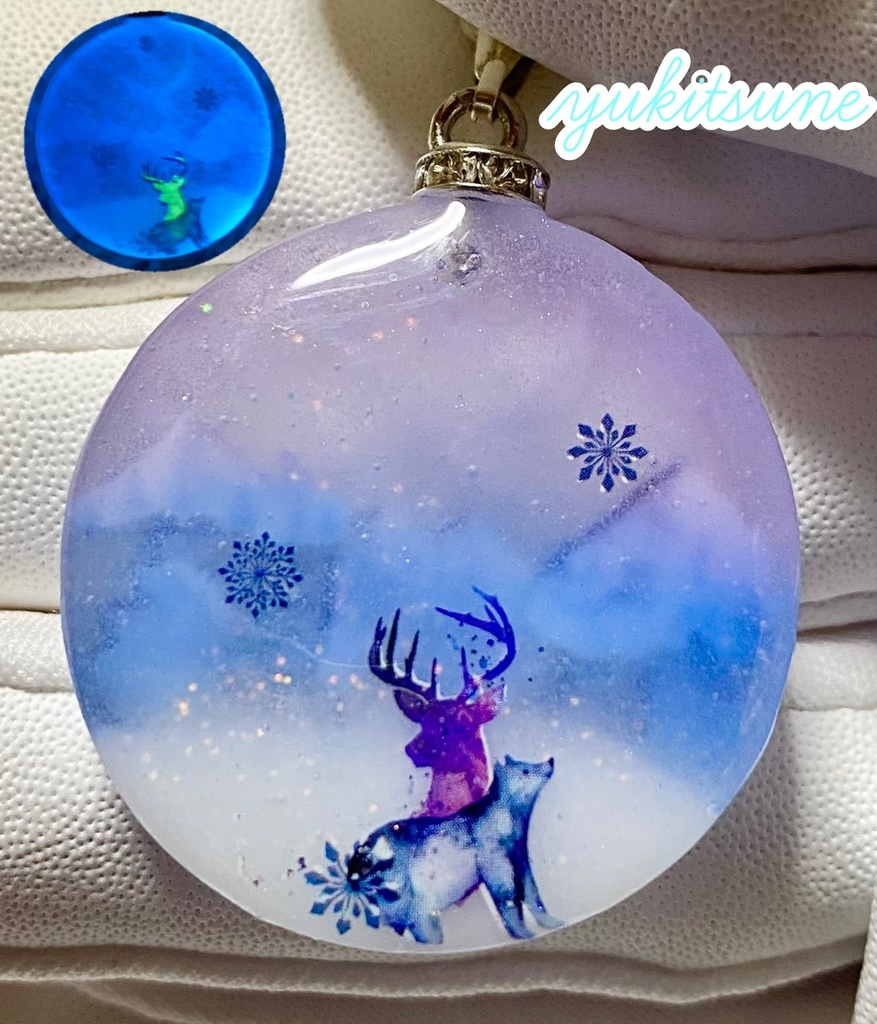 【No.133】ハンドメイド 雪原 レジン 猫 雪山 流星 ネックレス ペンダント 蓄光 雪狐レジン