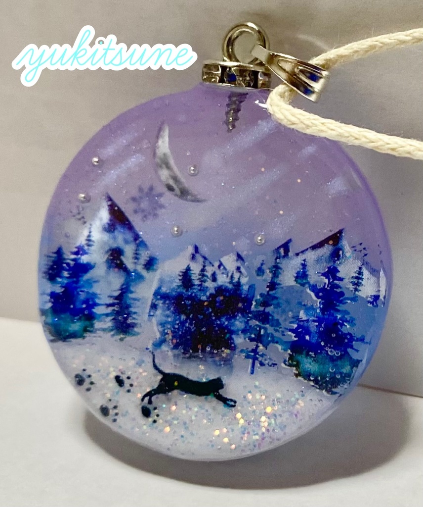 【No.133】ハンドメイド 雪原 レジン 猫 雪山 流星 ネックレス ペンダント 蓄光 雪狐レジン