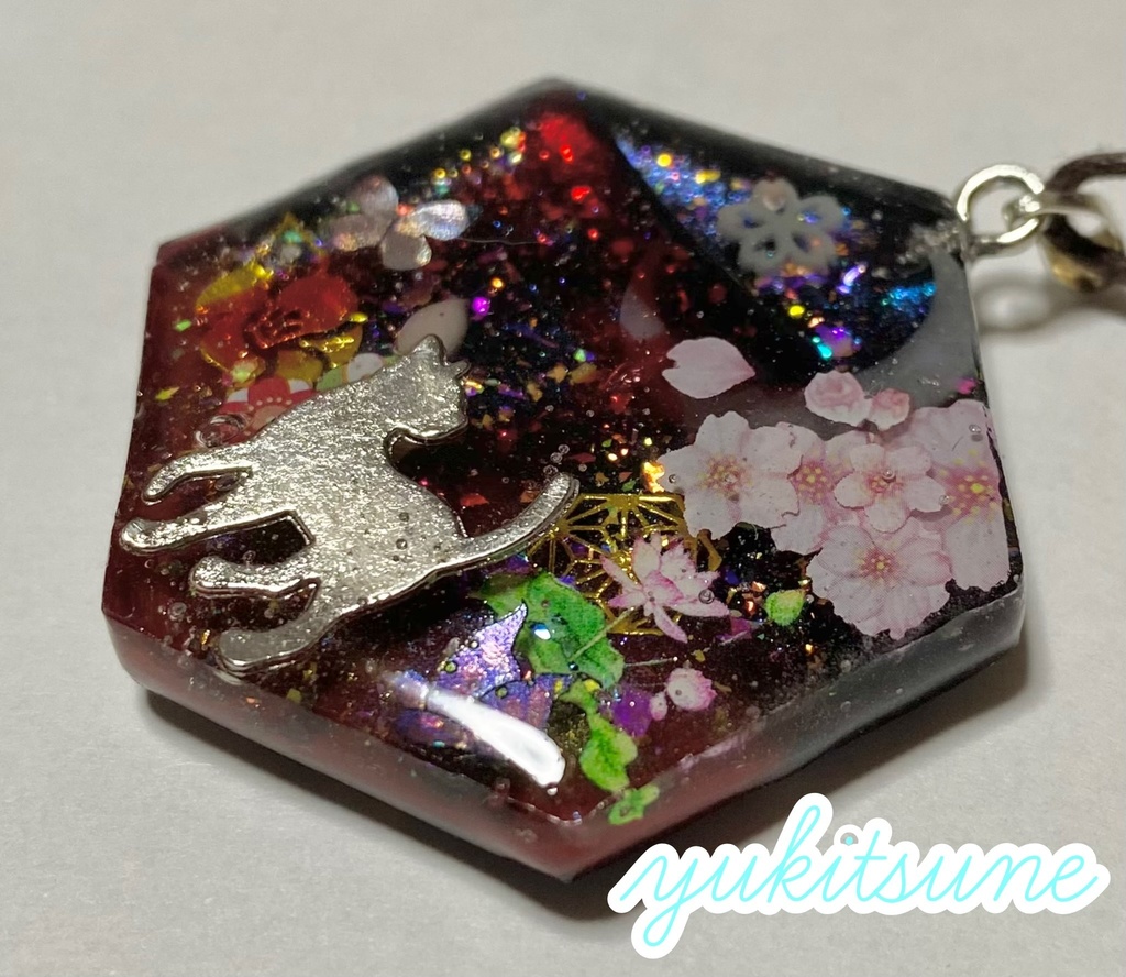 【No.135】ハンドメイド 和柄 レジン ネックレス ペンダント 雪狐レジン