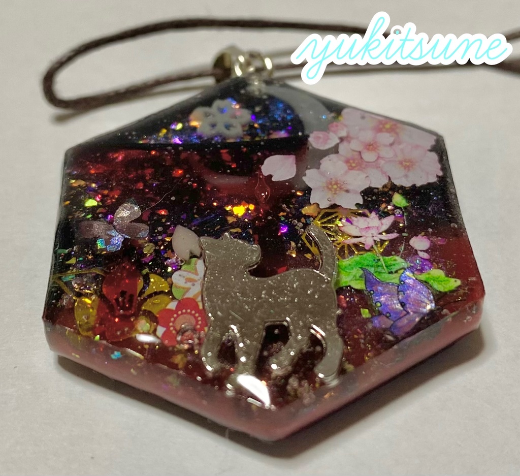 【No.135】ハンドメイド 和柄 レジン ネックレス ペンダント 雪狐レジン
