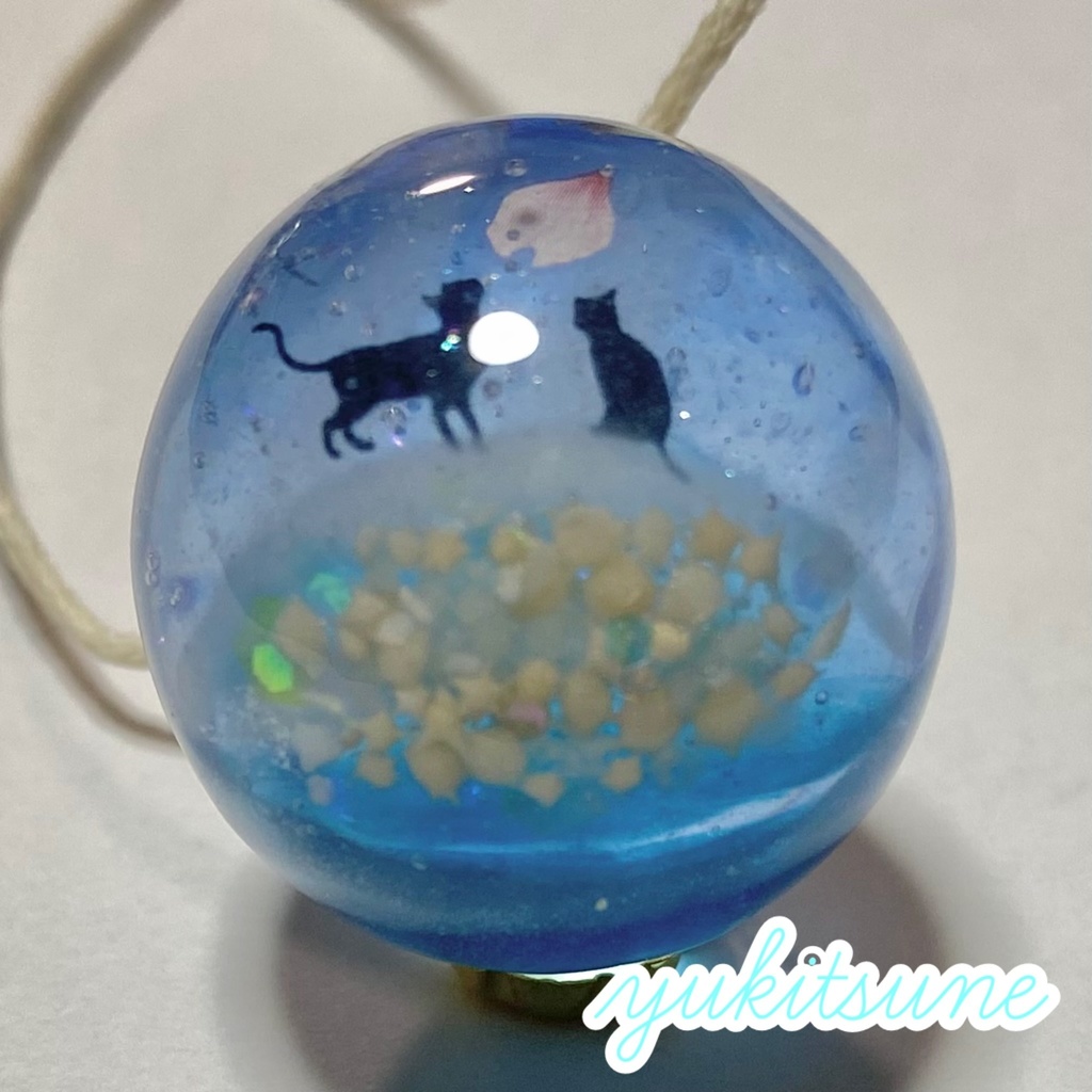 【No.143】ハンドメイド 波打ち際 海 猫 レジン アクセサリー ネックレス ペンダント レジンアクセサリー 雪狐レジン
