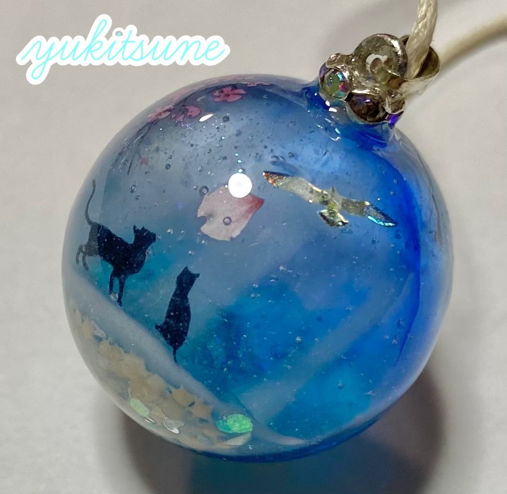 【No.143】ハンドメイド 波打ち際 海 猫 レジン アクセサリー ネックレス ペンダント レジンアクセサリー 雪狐レジン