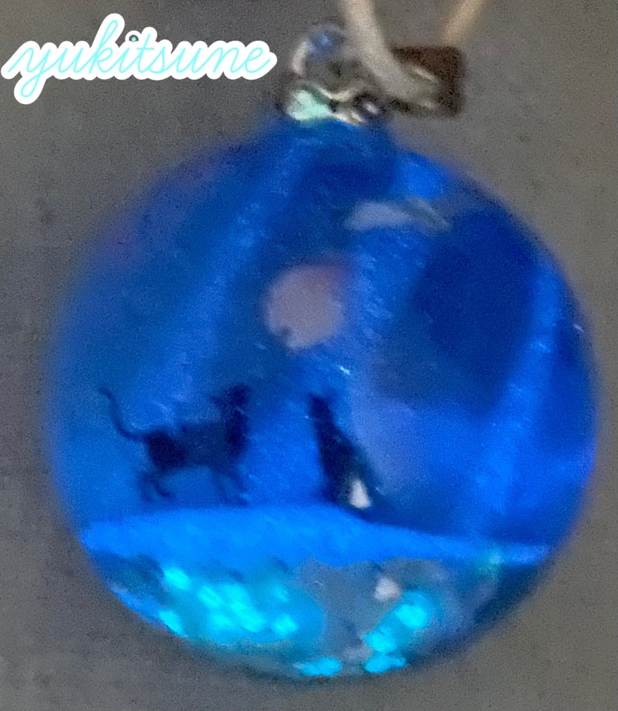 【No.143】ハンドメイド 波打ち際 海 猫 レジン アクセサリー ネックレス ペンダント レジンアクセサリー 雪狐レジン