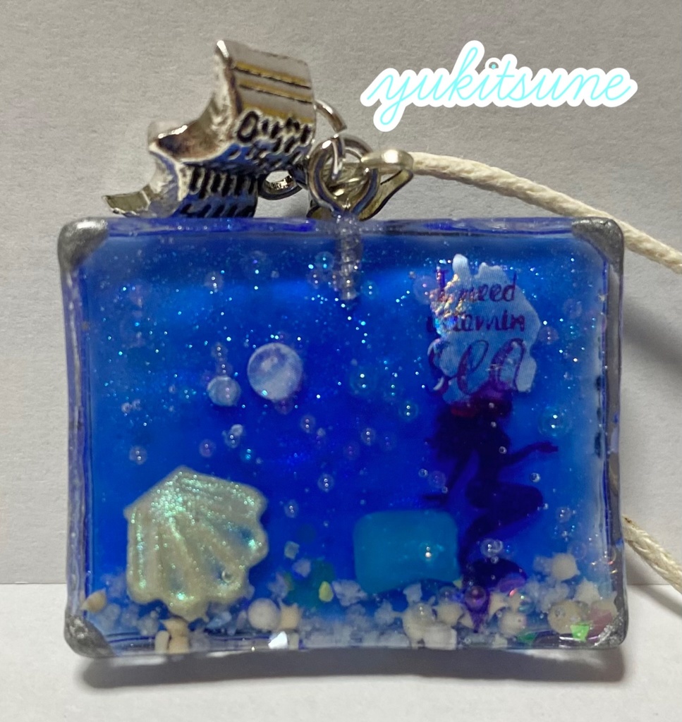 【No.145】ハンドメイド 御伽飾り 人魚姫 レジン 本 レジンアクセサリー ネックレス ペンダント 豆本 雪狐レジン