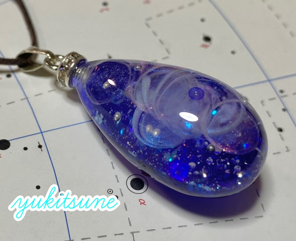 【No.150】ハンドメイド 宇宙の煌めき 宇宙玉 レジン アクセサリー ネックレス ペンダント ピアス 雪狐レジン