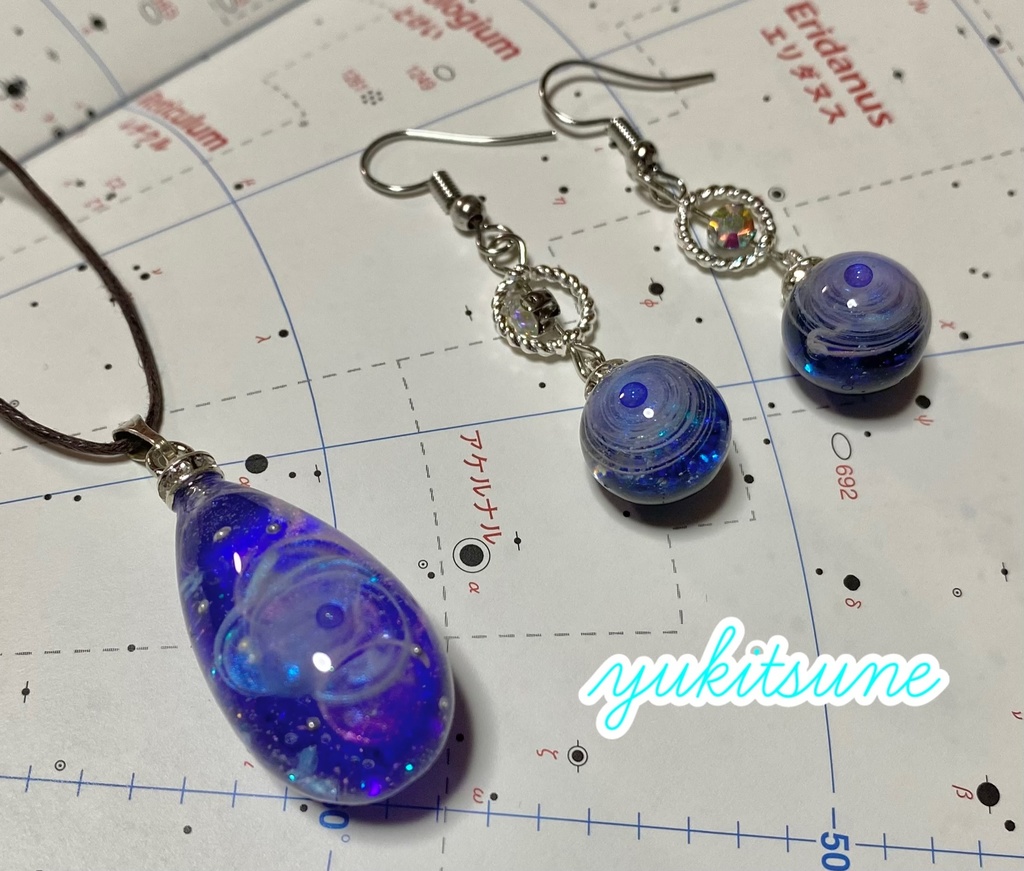 【No.150】ハンドメイド 宇宙の煌めき 宇宙玉 レジン アクセサリー ネックレス ペンダント ピアス 雪狐レジン