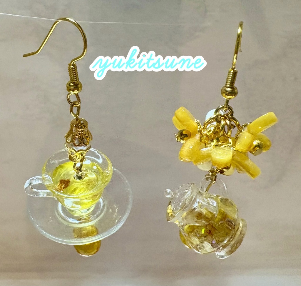 【No.209】ハンドメイド 金木犀のティー 紅茶 ティーポット ピアス イヤリング ミニチュア アクセサリー レジン 雪狐レジン