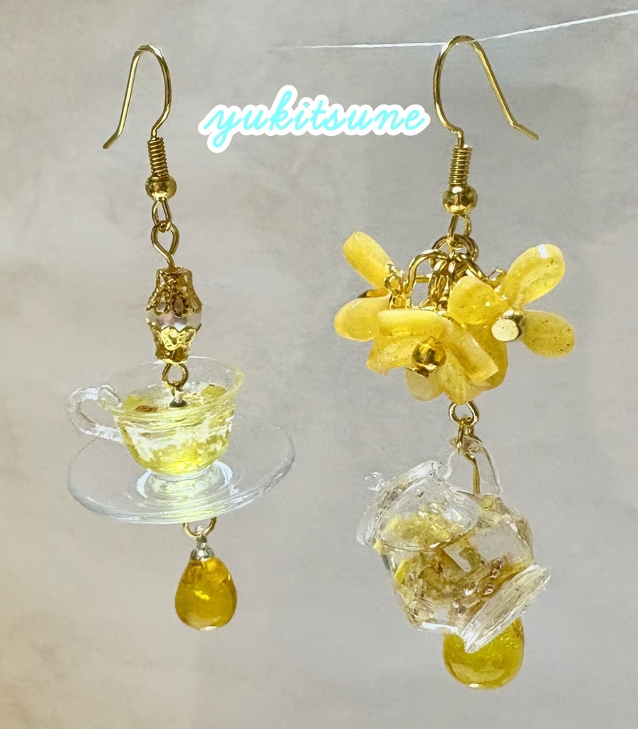 【No.209】ハンドメイド 金木犀のティー 紅茶 ティーポット ピアス イヤリング ミニチュア アクセサリー レジン 雪狐レジン