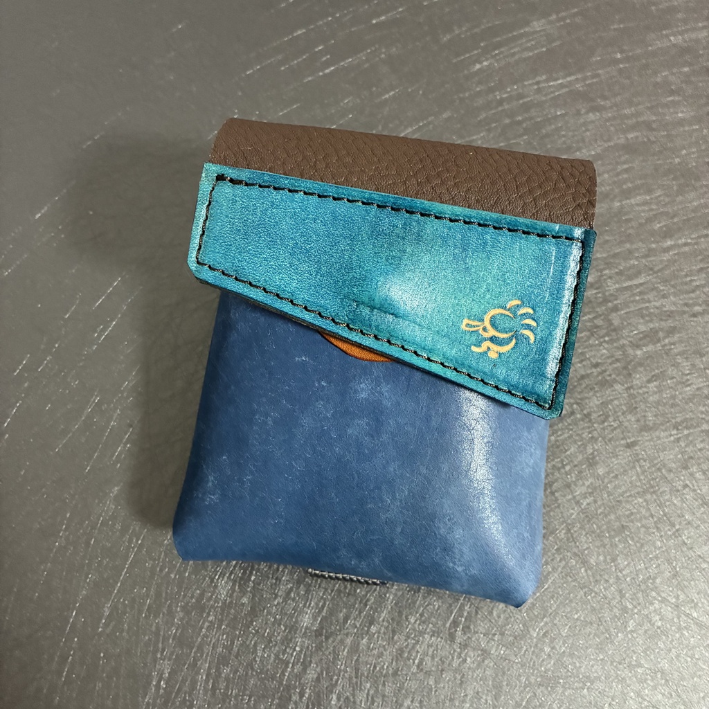革のコインシリンダーケースＤブルー経年変化早い革１００円・５００円兼用「革工房ここづくり」