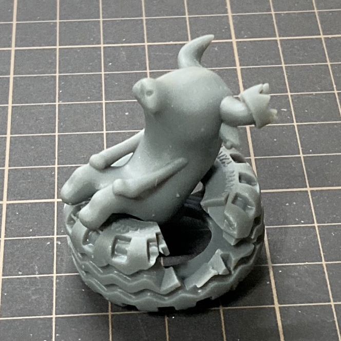 うしがすわる古びたタイヤ【ガレージキット】