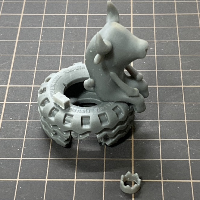 うしがすわる古びたタイヤ【ガレージキット】