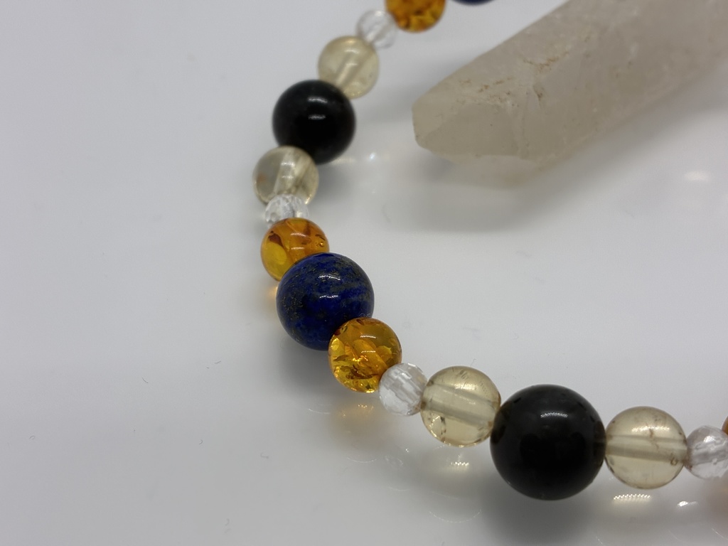夜層のブレスレット ― ラピスラズリ × ブラックラブラドライト × 琥珀