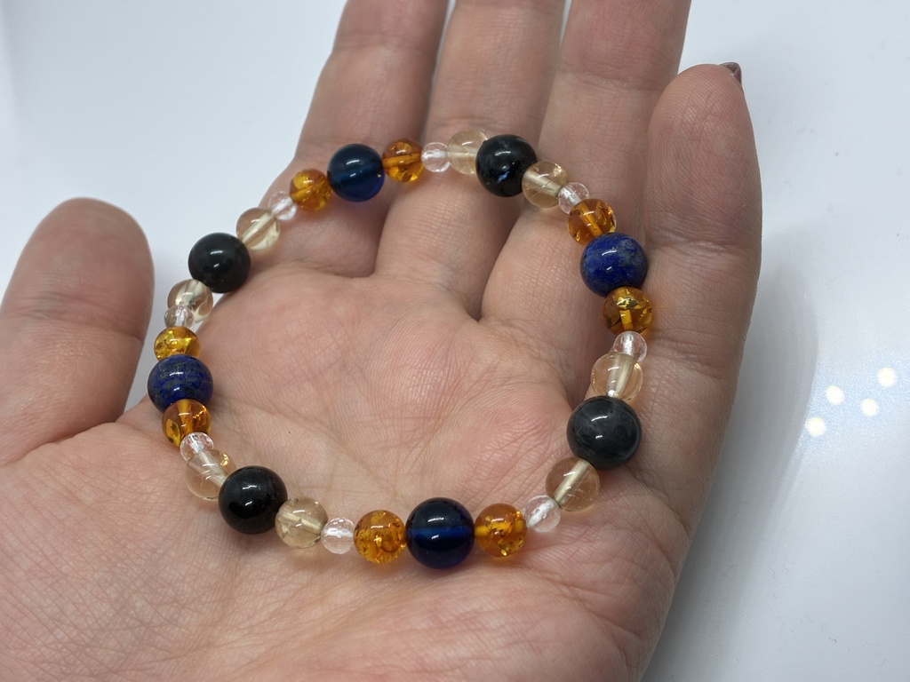 夜層のブレスレット ― ラピスラズリ × ブラックラブラドライト × 琥珀