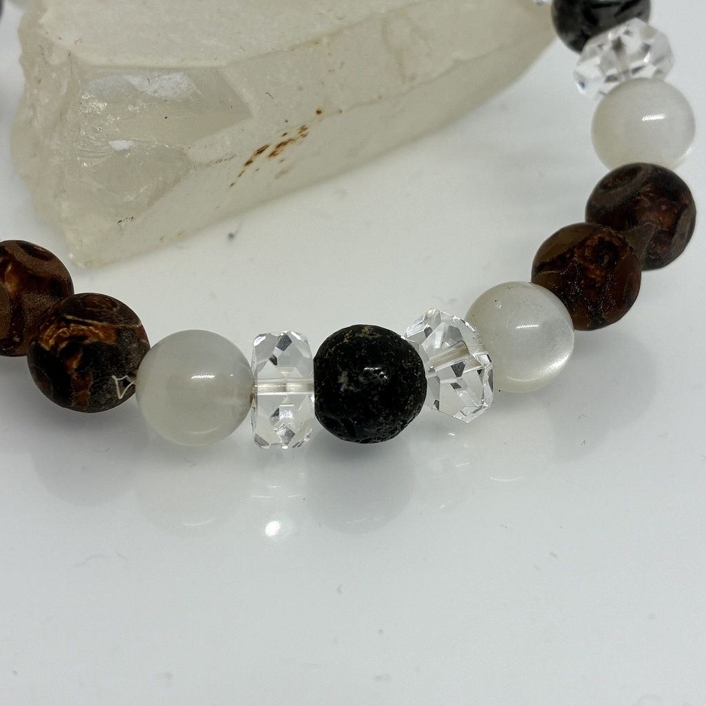 静かな結界のブレスレット ― ヘマタイトインクォーツ × ムーンストーン × 富士山溶岩 × 三眼天珠