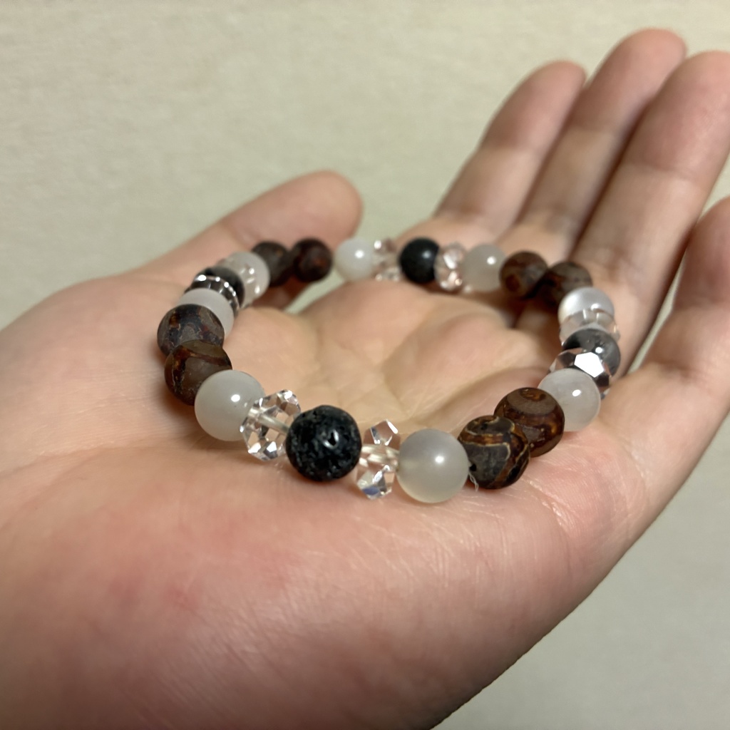 静かな結界のブレスレット ― ヘマタイトインクォーツ × ムーンストーン × 富士山溶岩 × 三眼天珠