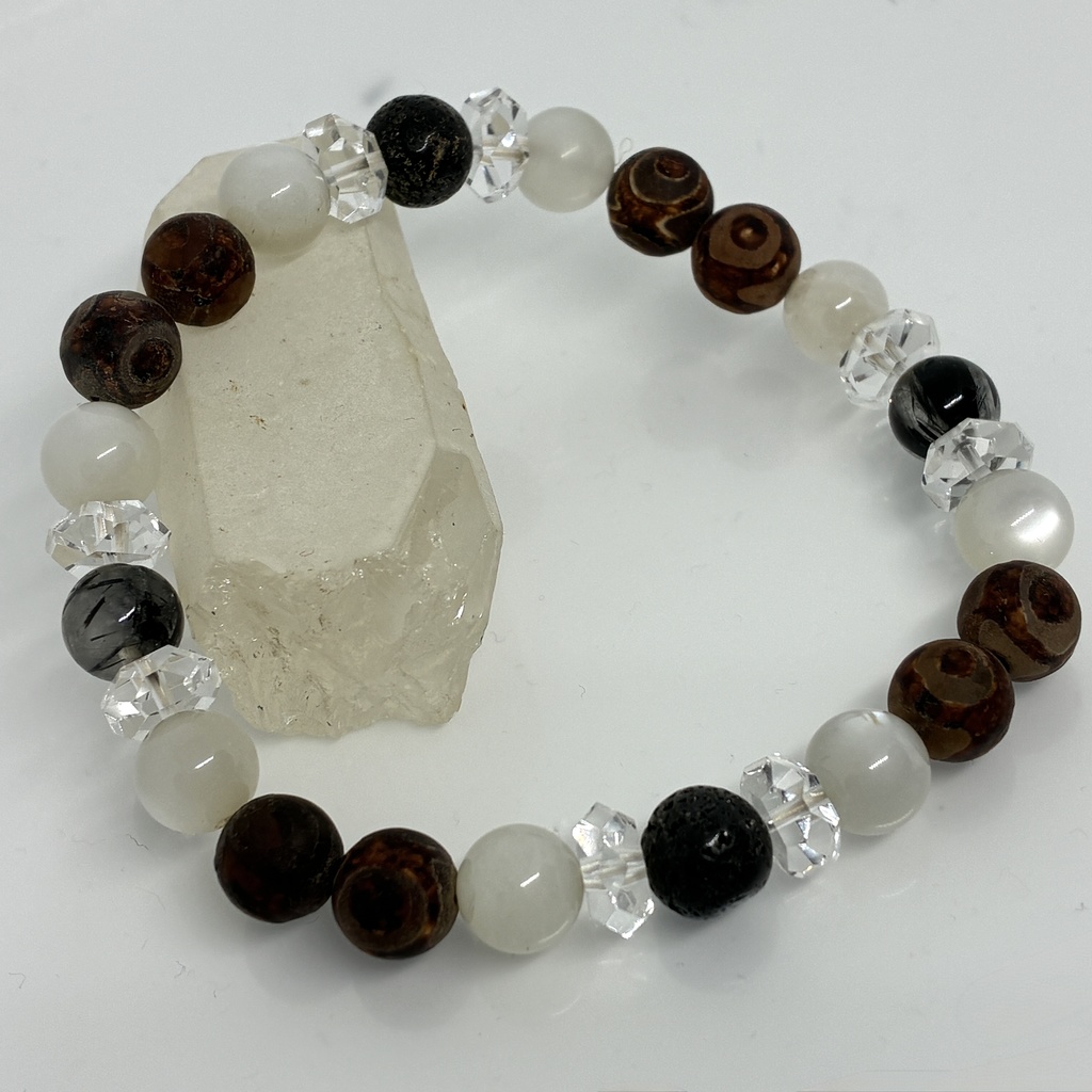静かな結界のブレスレット ― ヘマタイトインクォーツ × ムーンストーン × 富士山溶岩 × 三眼天珠