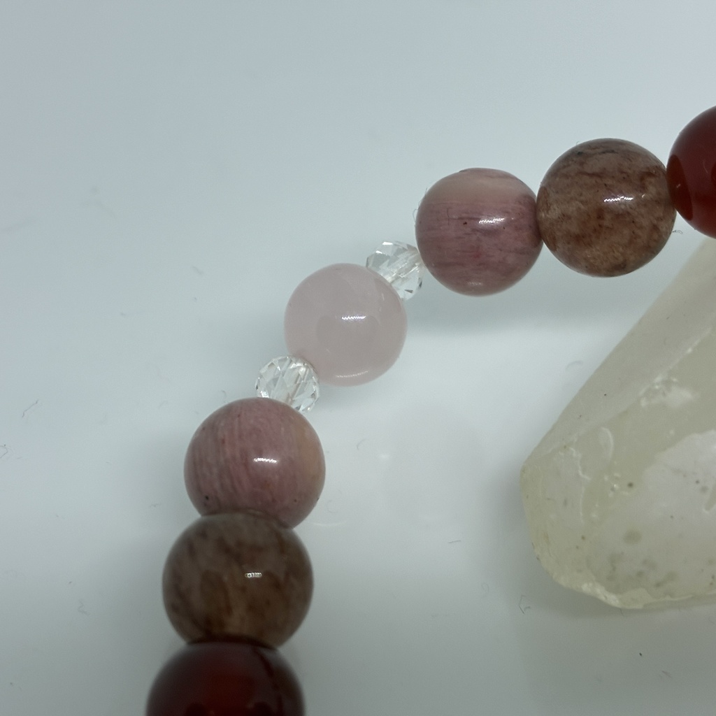 朱の輪郭のブレスレット ― ローズクォーツ × シリシャスシスト × ガーネット × レッドアンバー