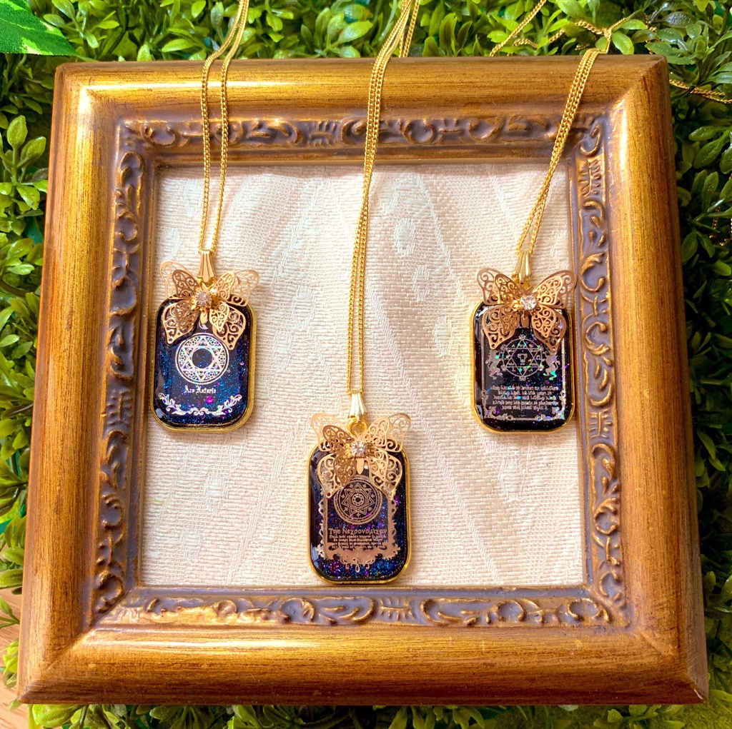 マジックバタフライネックレス