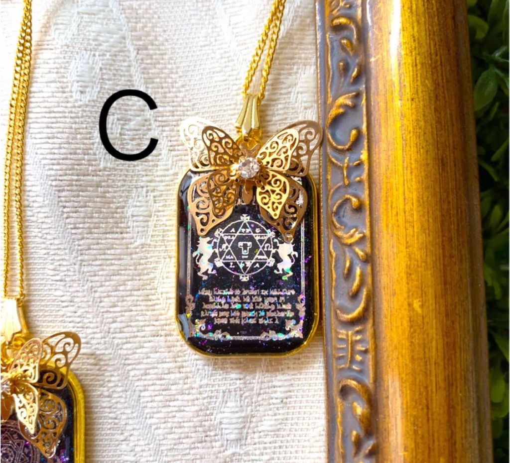 マジックバタフライネックレス