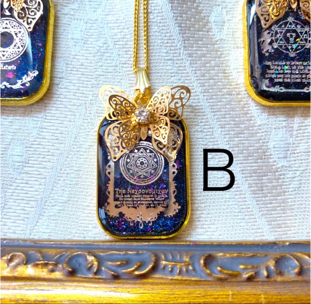 マジックバタフライネックレス