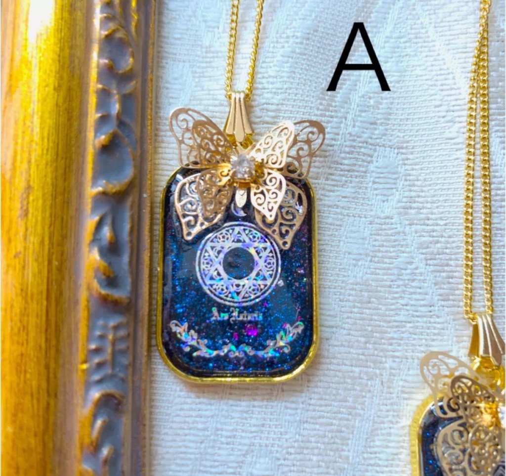 マジックバタフライネックレス