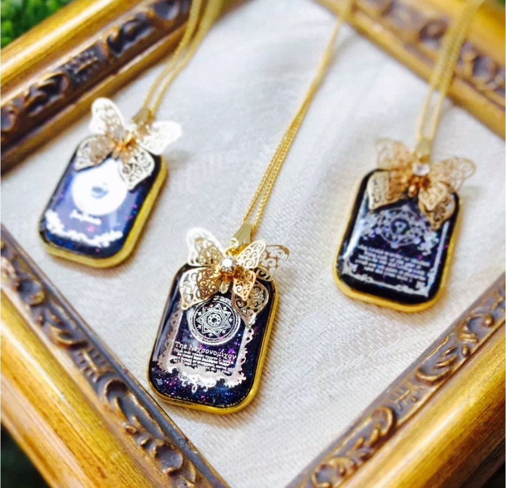 マジックバタフライネックレス