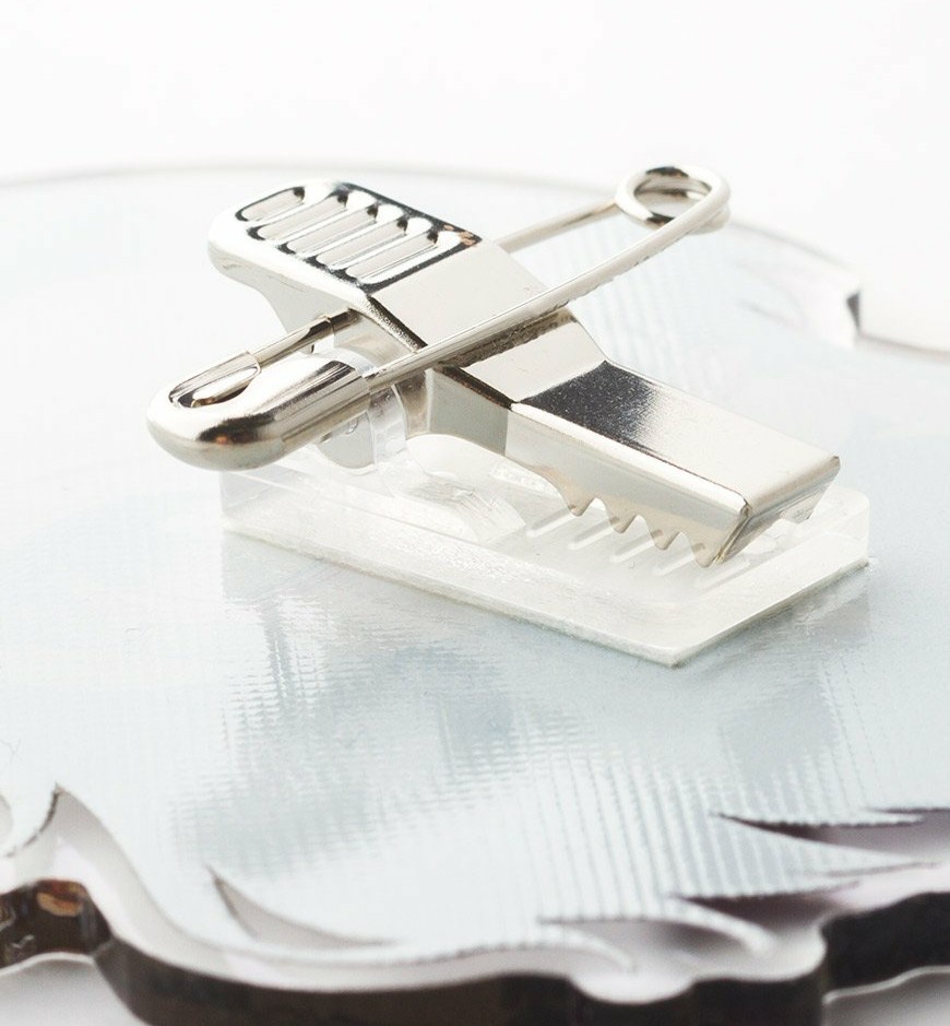 ミニ曼珠沙華ちゃん アクリルバッジ