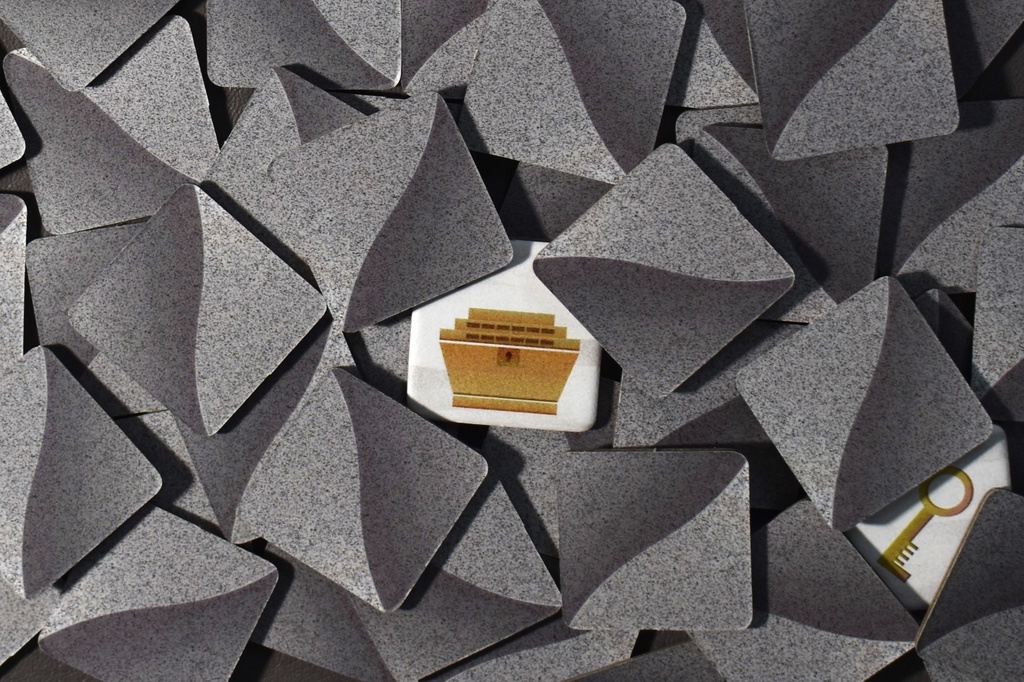 対戦型宝探しボードゲーム GRAY