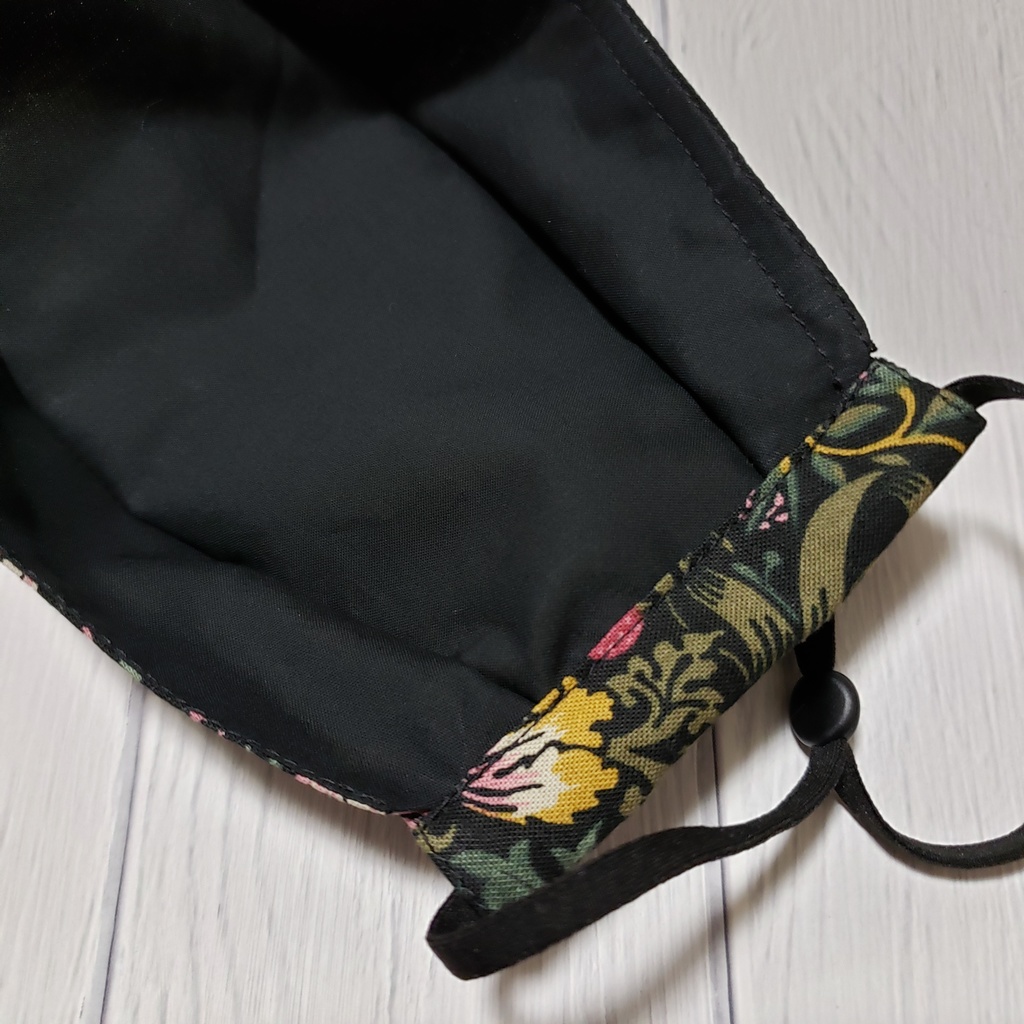 Strawberry Thiefボックスマスク/ブラック