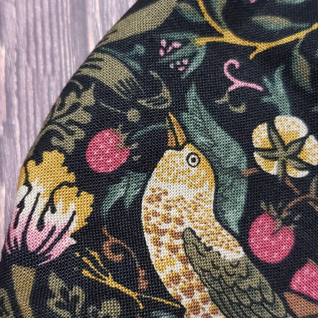 Strawberry Thief立体マスク/ブラック