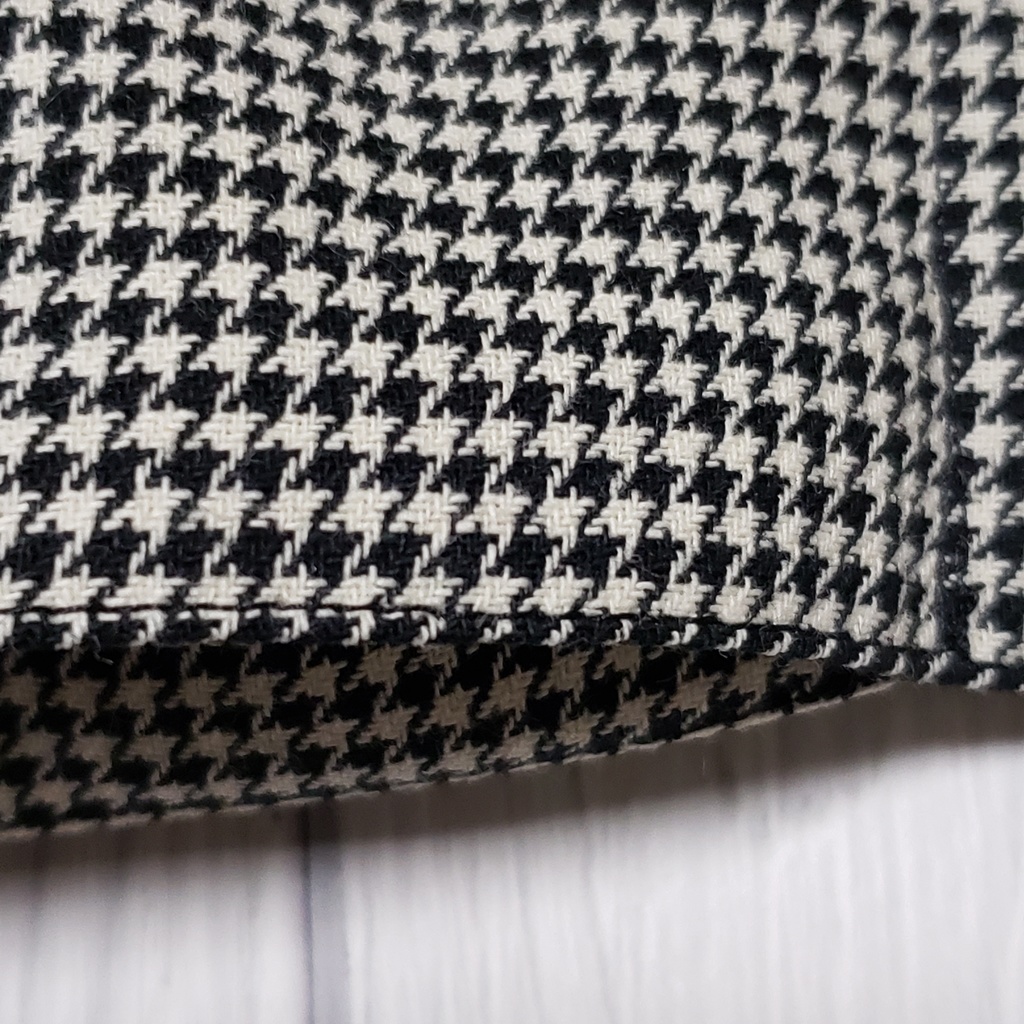 ハウンドトゥースのボックスマスク