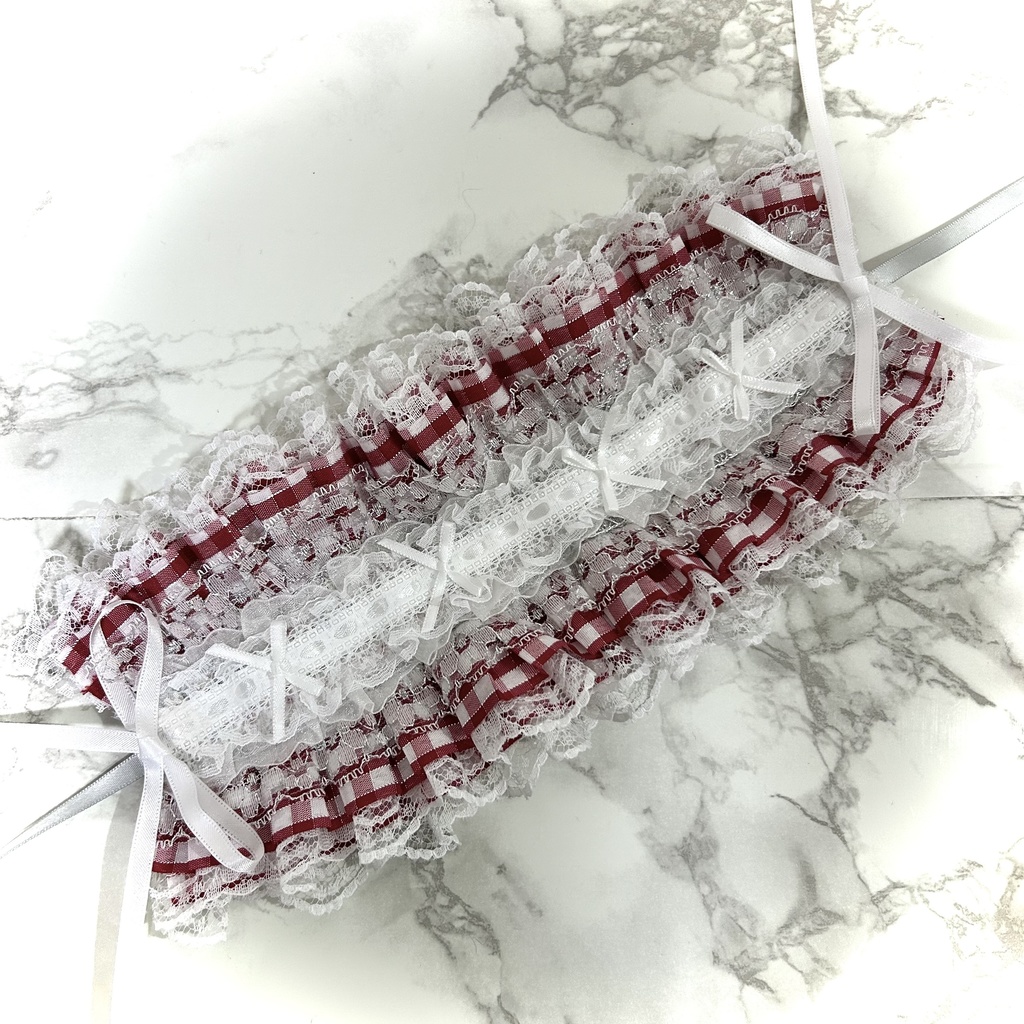 โก  red check ribbon headdress