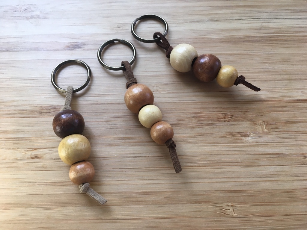 Beaded Keychain ラウンドウッドビーズ3連のキーチェーン(オリーブブラウン)