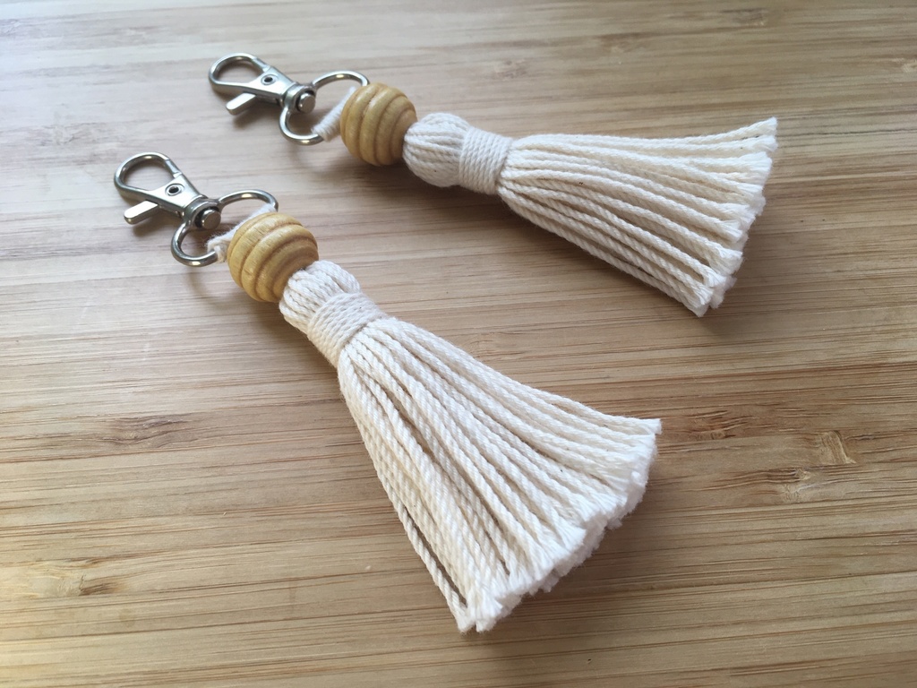 Beaded Keychain ラウンドウッドビーズとタッセルのキーチェーン