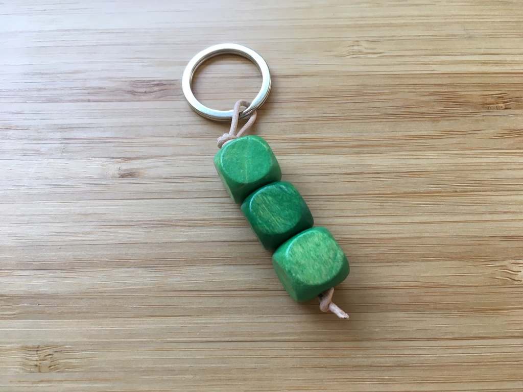 Beaded Keychain スクエアウッドビーズ３連のキーチェーン（グリーン）