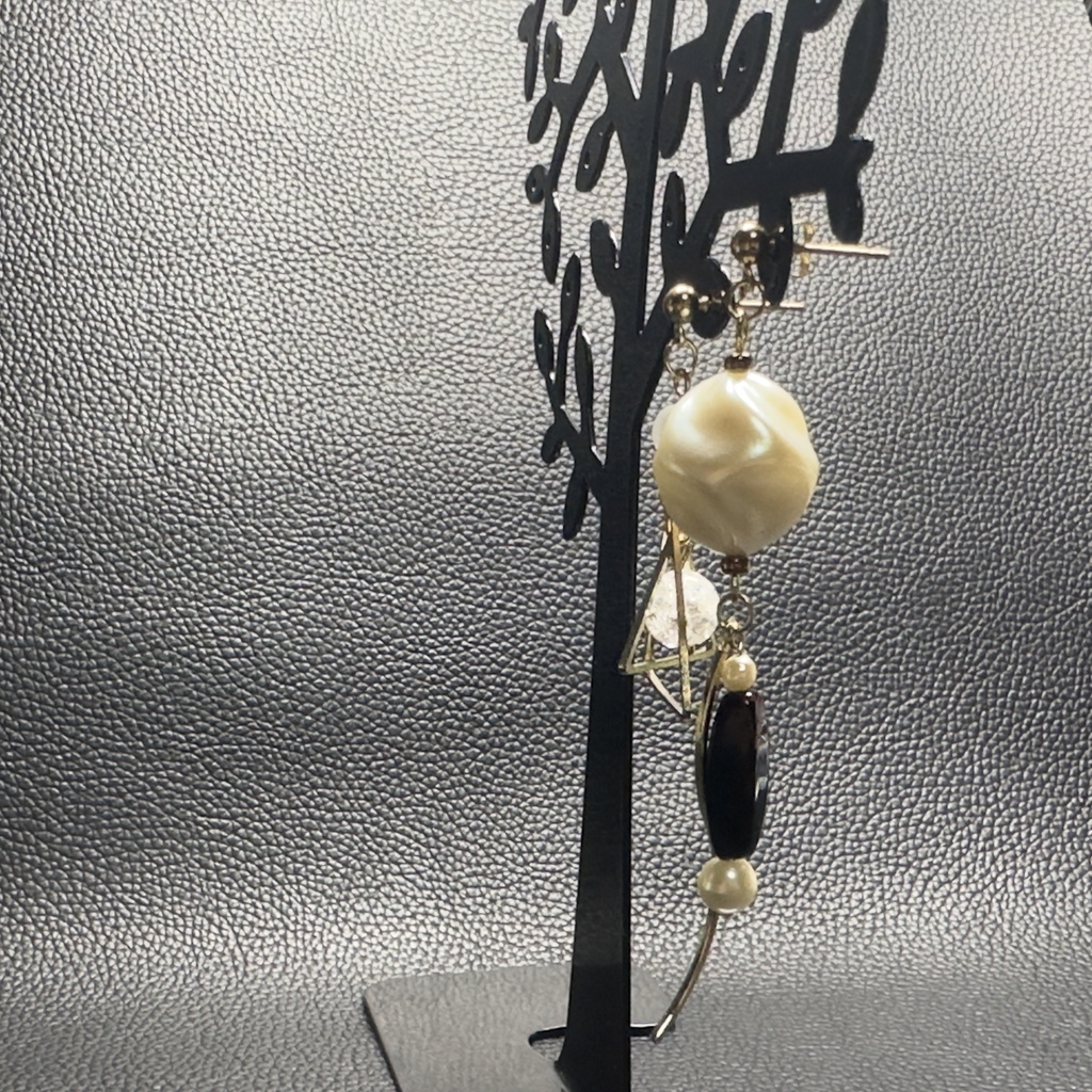 ゆらゆら揺れるアシンメトリーピアス 22【ハンドメイド作品】