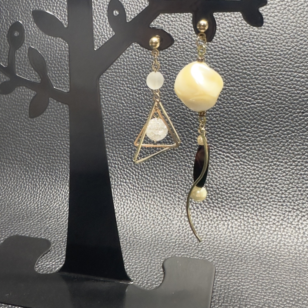 ゆらゆら揺れるアシンメトリーピアス 22【ハンドメイド作品】