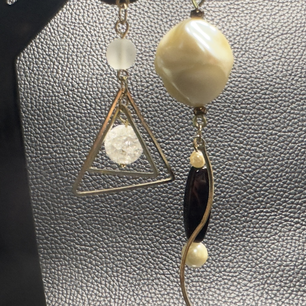 ゆらゆら揺れるアシンメトリーピアス 22【ハンドメイド作品】