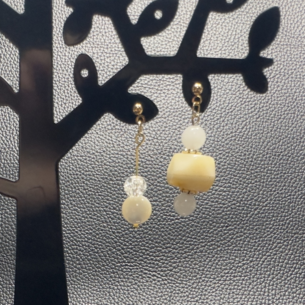 ゆらゆら揺れるアシンメトリーピアス 24【ハンドメイド作品】