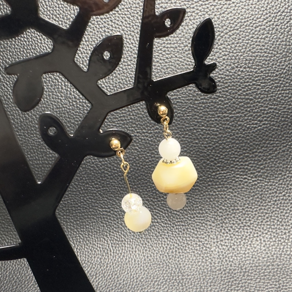 ゆらゆら揺れるアシンメトリーピアス 24【ハンドメイド作品】