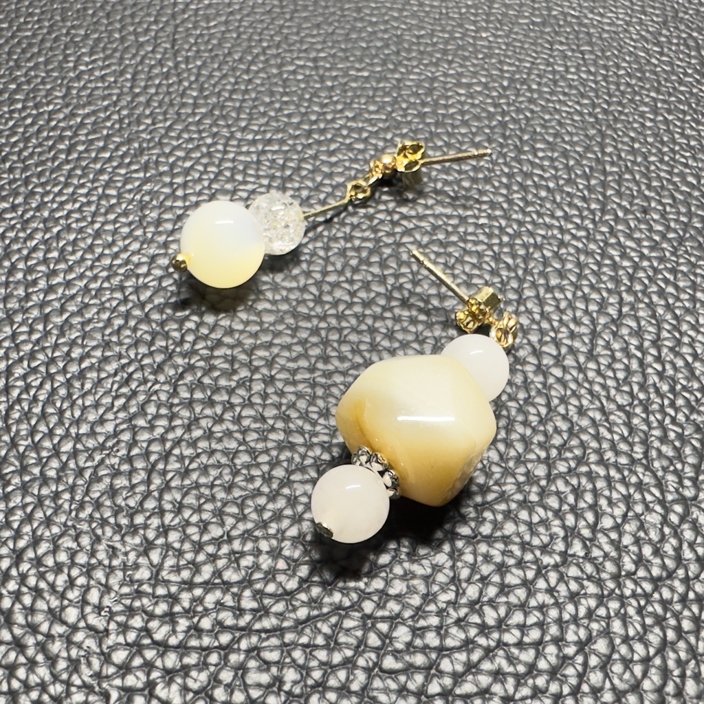 ゆらゆら揺れるアシンメトリーピアス 24【ハンドメイド作品】