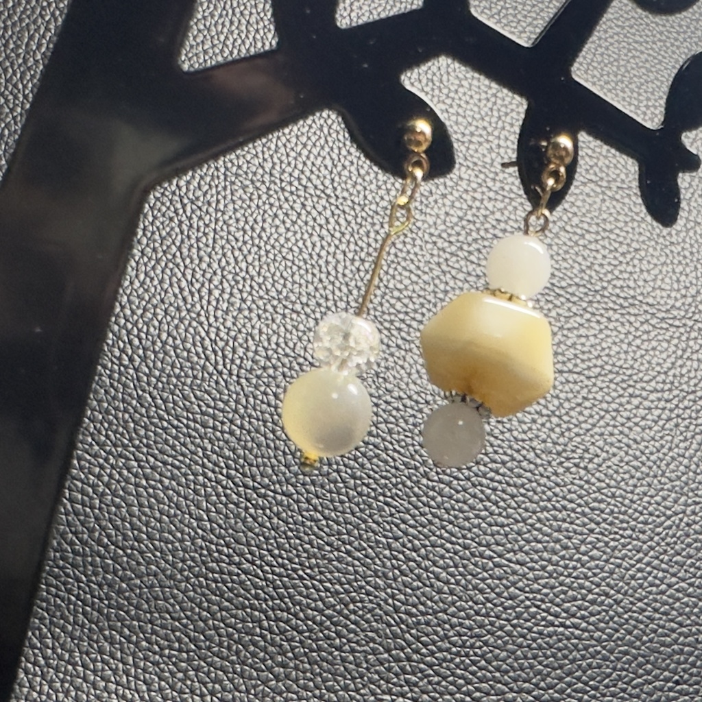 ゆらゆら揺れるアシンメトリーピアス 24【ハンドメイド作品】